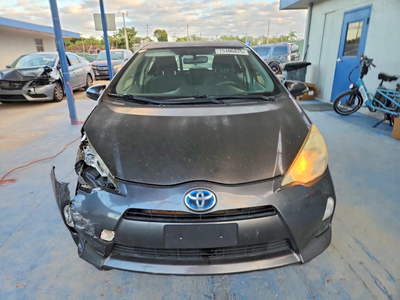 2012 TOYOTA Prius c