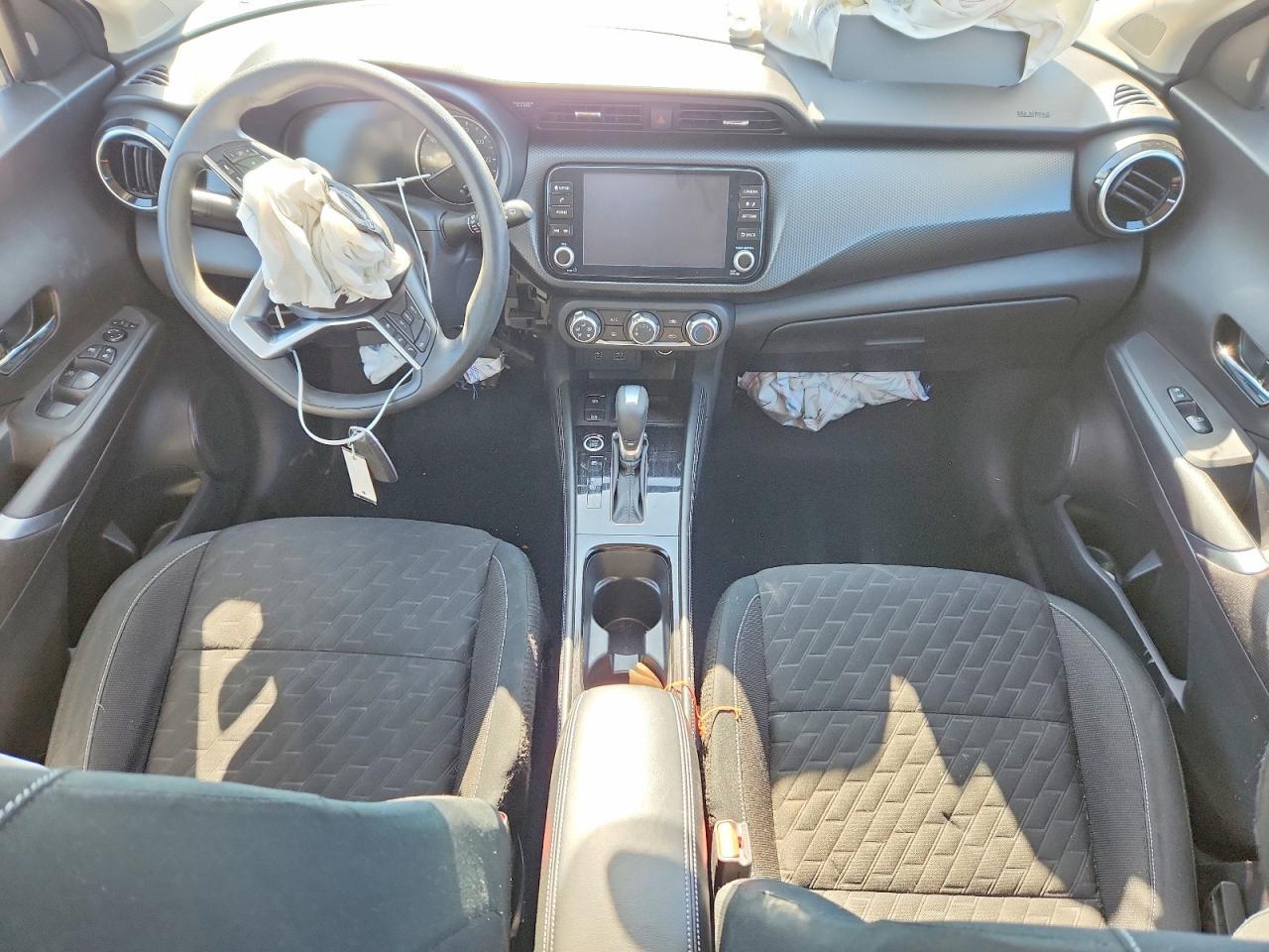 2024 NISSAN KICKS