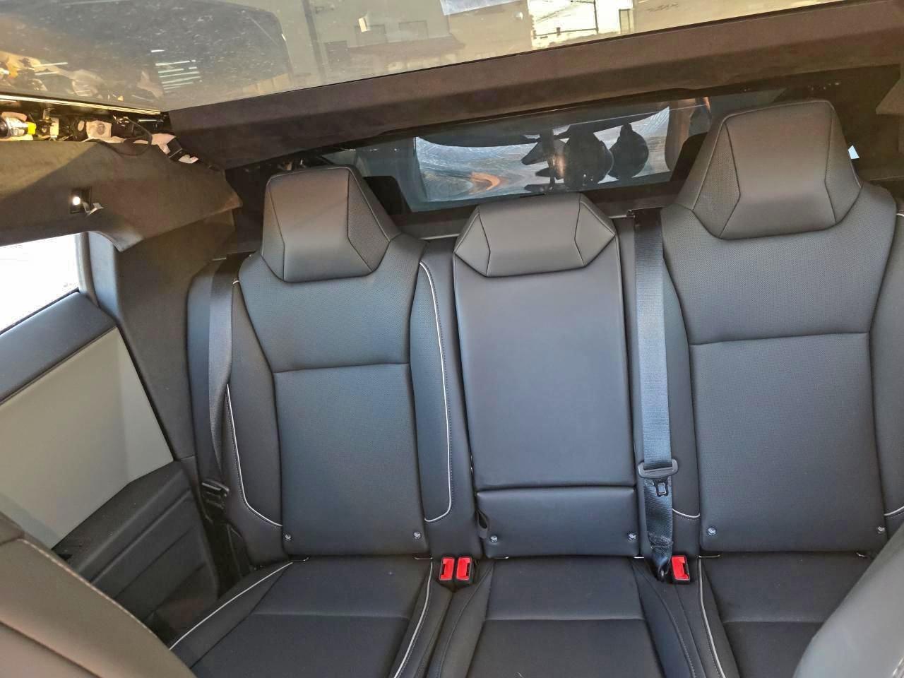 2025 TESLA Cybertruck