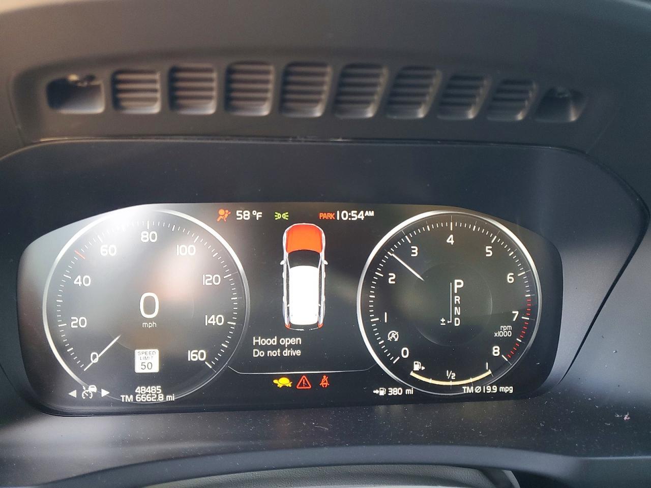 2022 VOLVO XC90