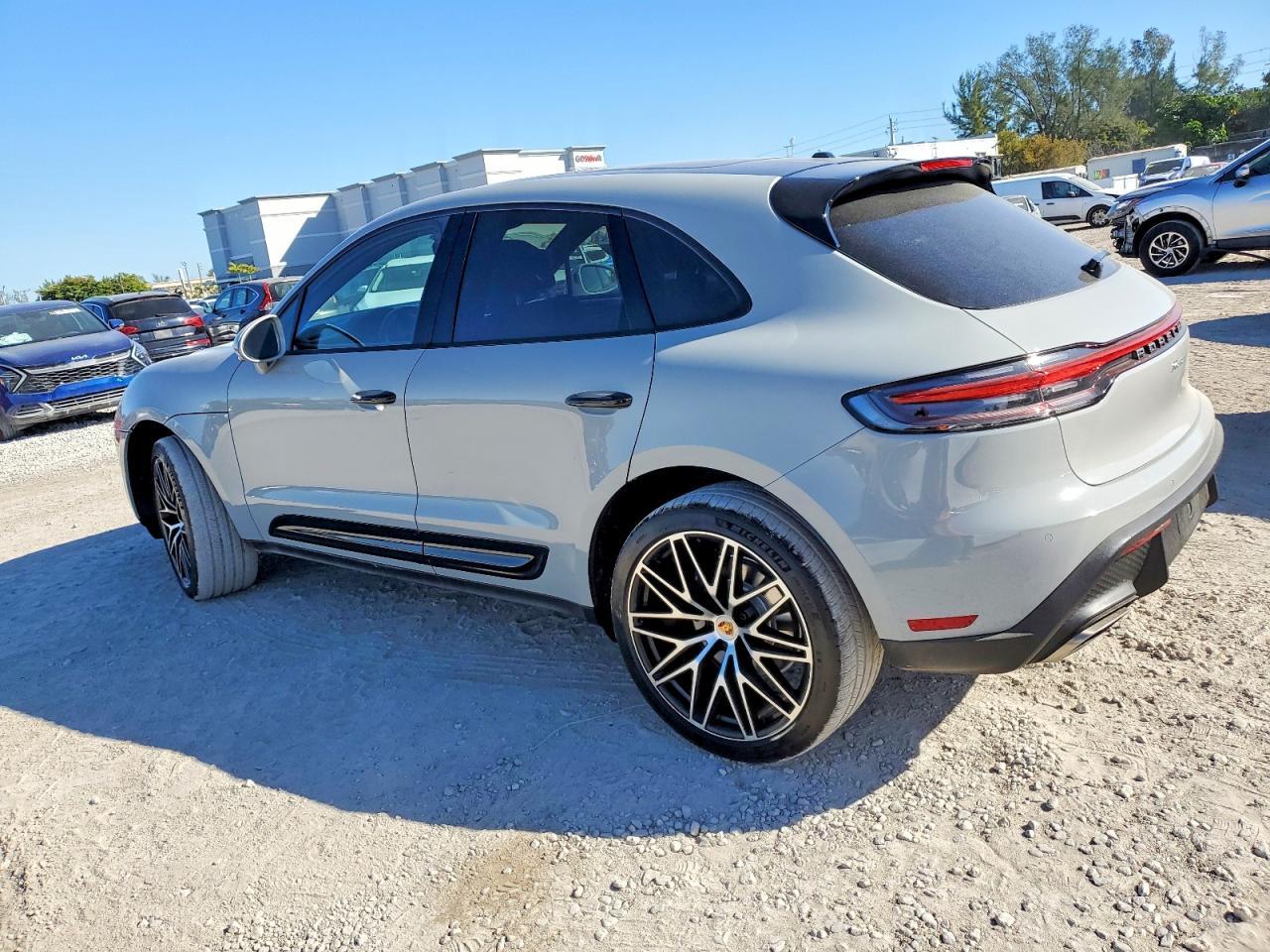 2024 PORSCHE Macan