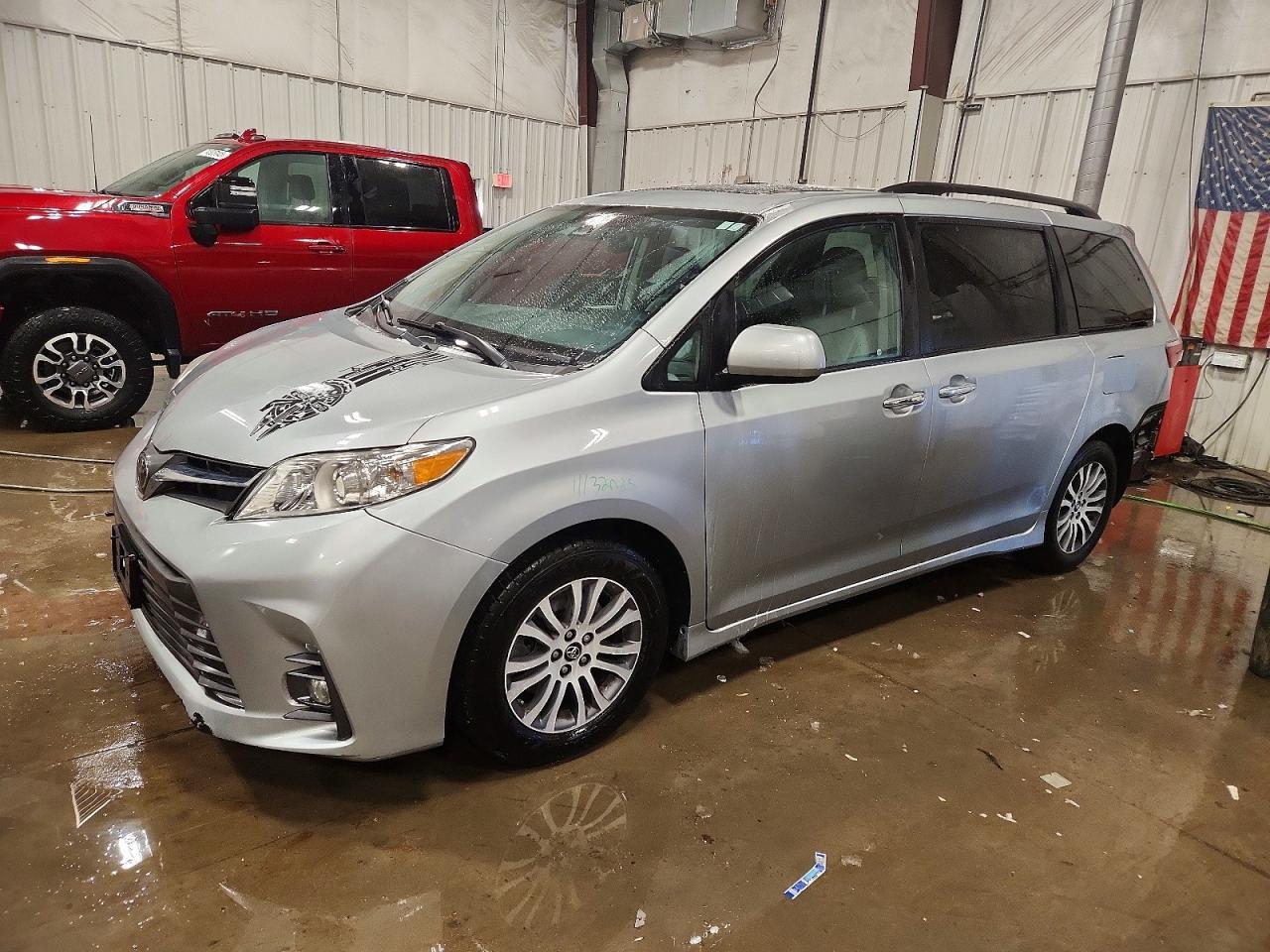 2019 TOYOTA SIENNA