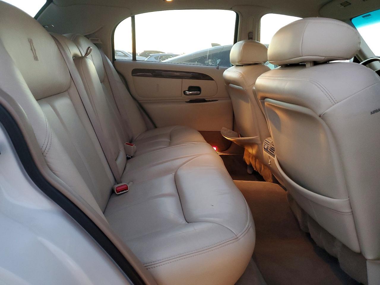 2000 LINCOLN Town Car