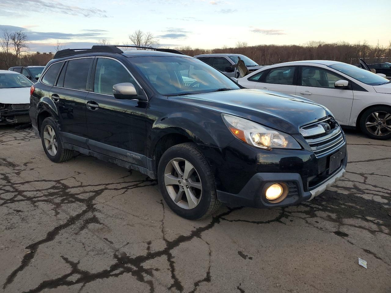 2013 SUBARU Outback
