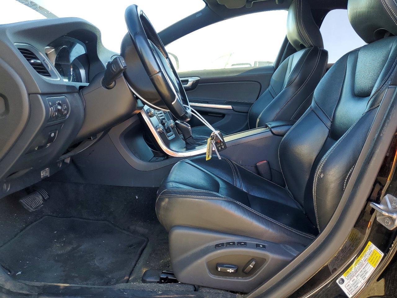 2015 VOLVO S60