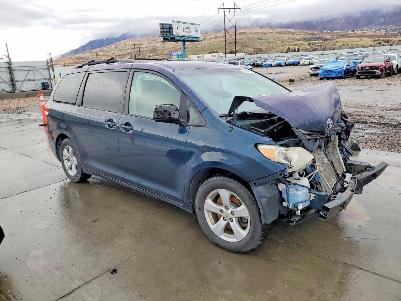 2012 TOYOTA SIENNA