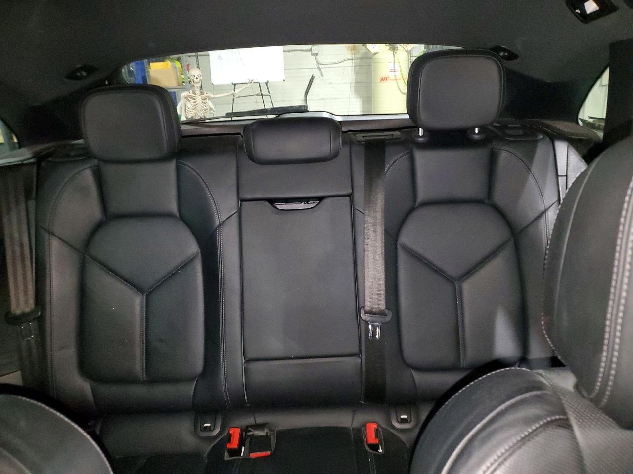 2015 PORSCHE Macan