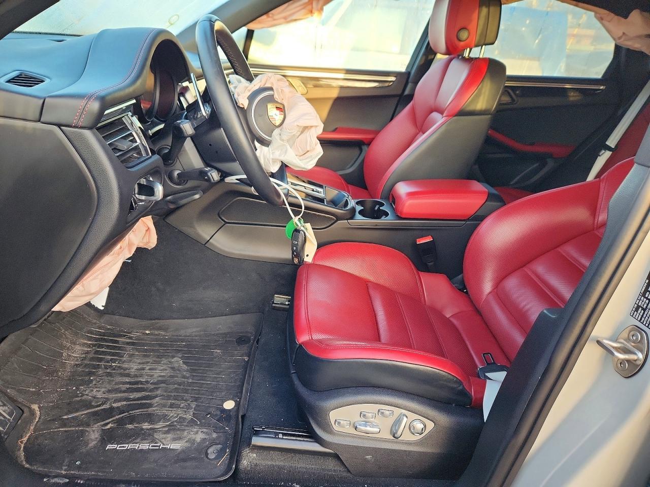2024 PORSCHE Macan