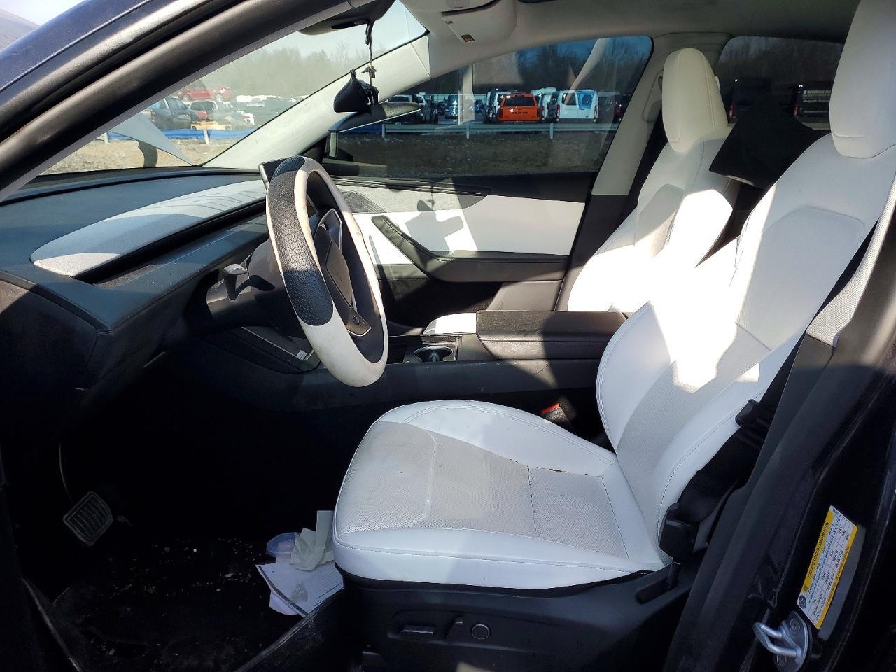 2026 TESLA MODEL Y