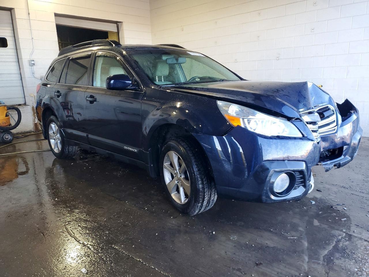 2013 SUBARU Outback