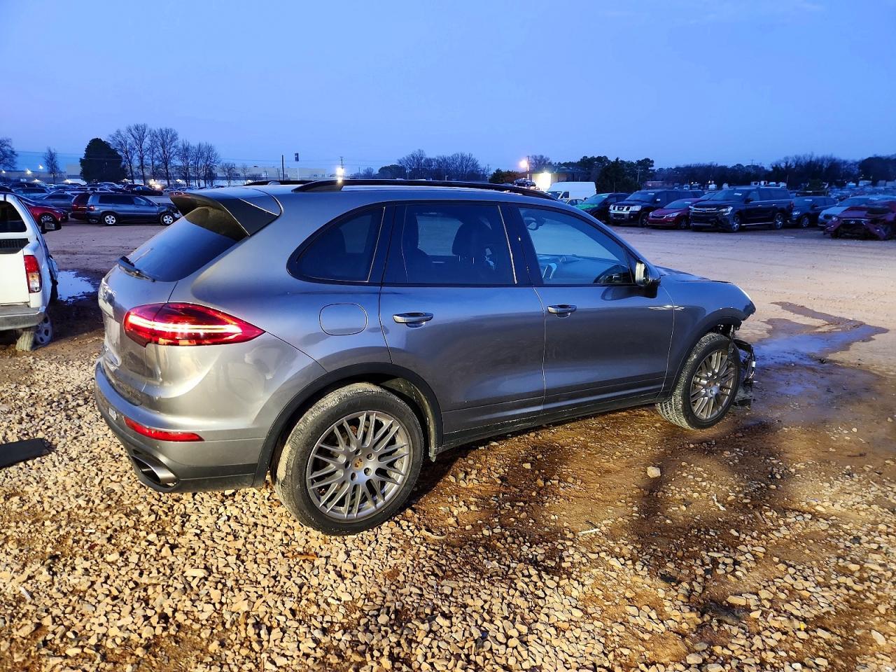 2017 PORSCHE CAYENNE