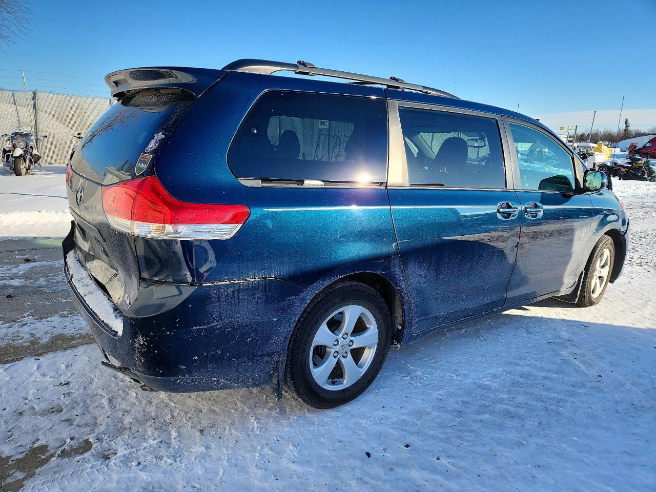 2012 TOYOTA SIENNA