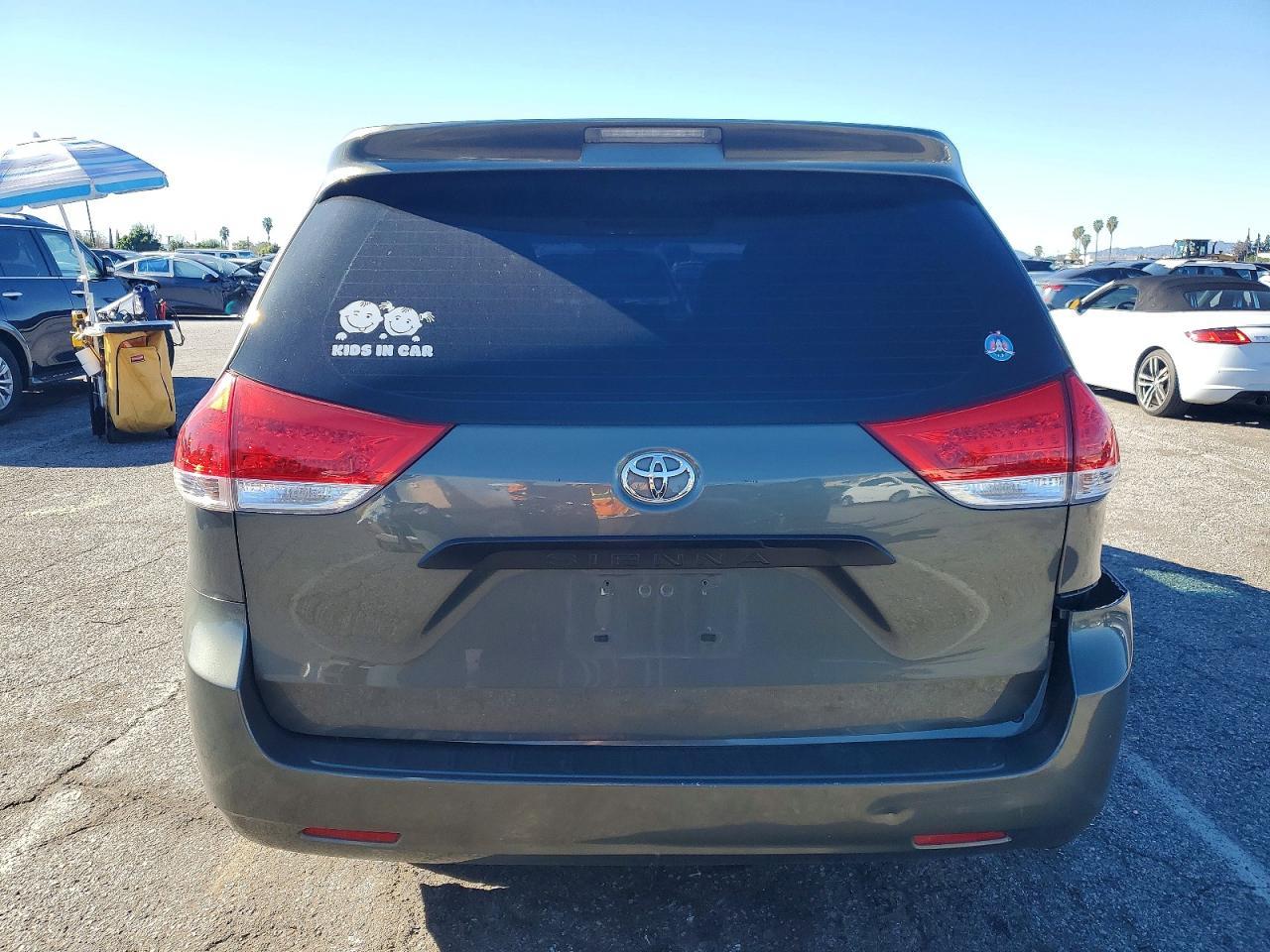 2013 TOYOTA SIENNA