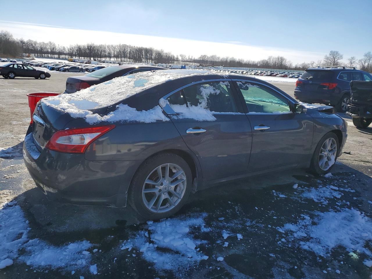 2010 NISSAN Maxima