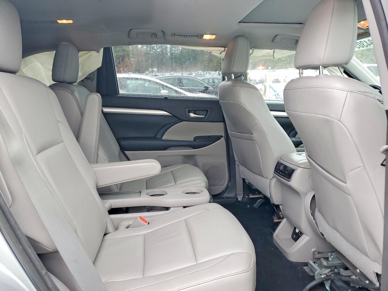 2015 TOYOTA HIGHLANDER