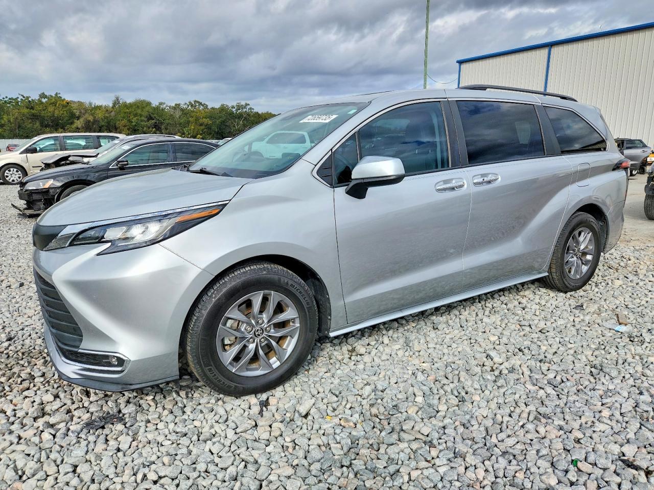 2021 TOYOTA SIENNA