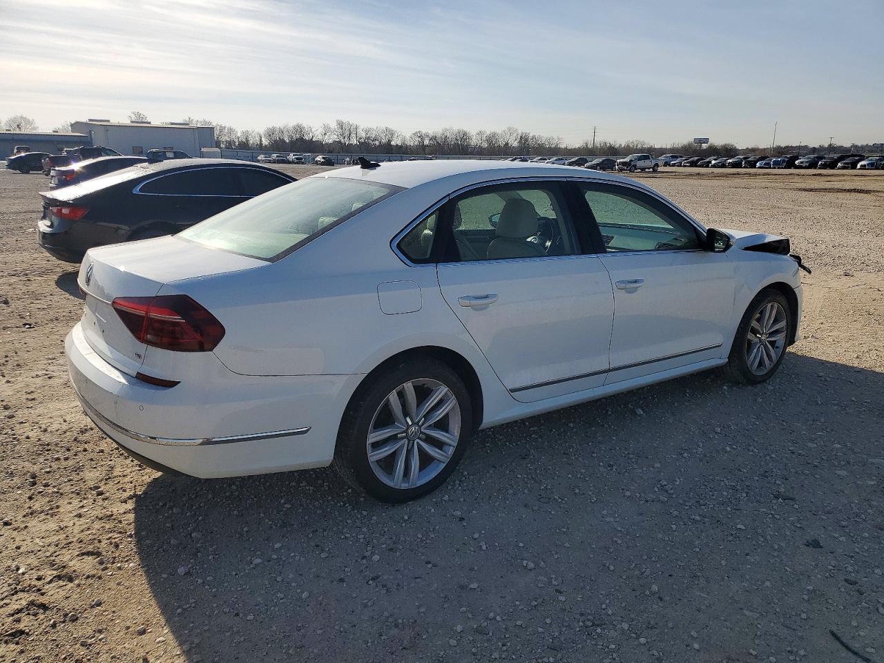 2017 VOLKSWAGEN Passat