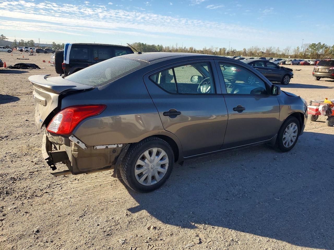 2015 NISSAN VERSA