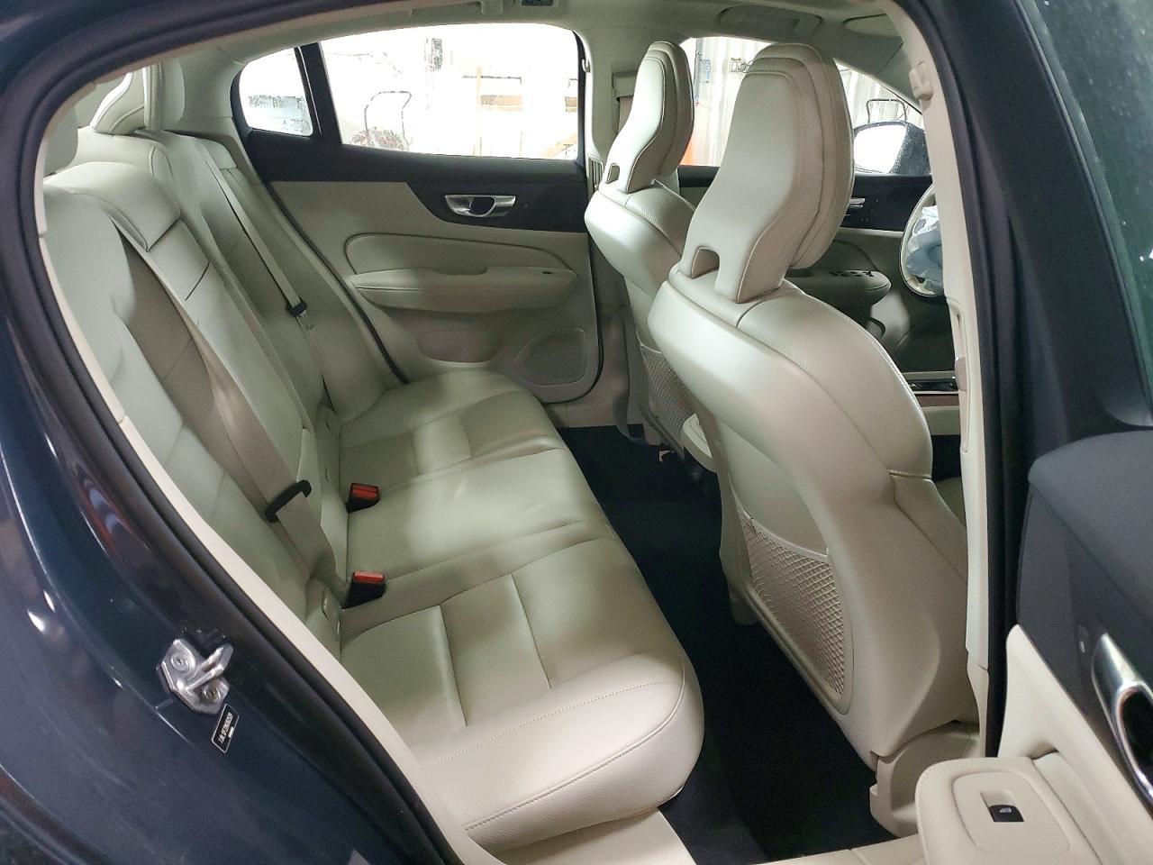 2022 VOLVO S60