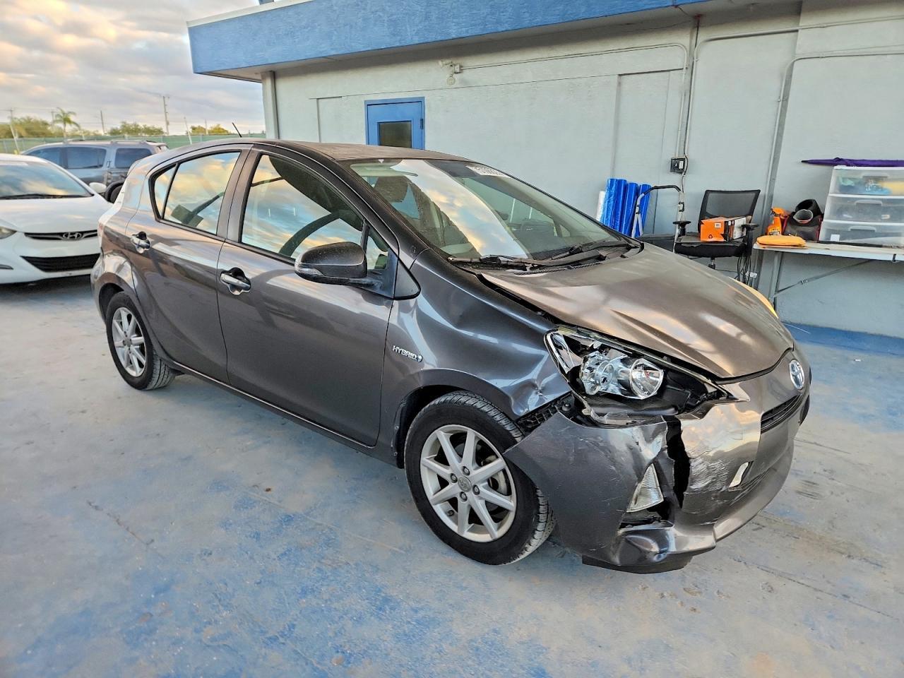2012 TOYOTA Prius c