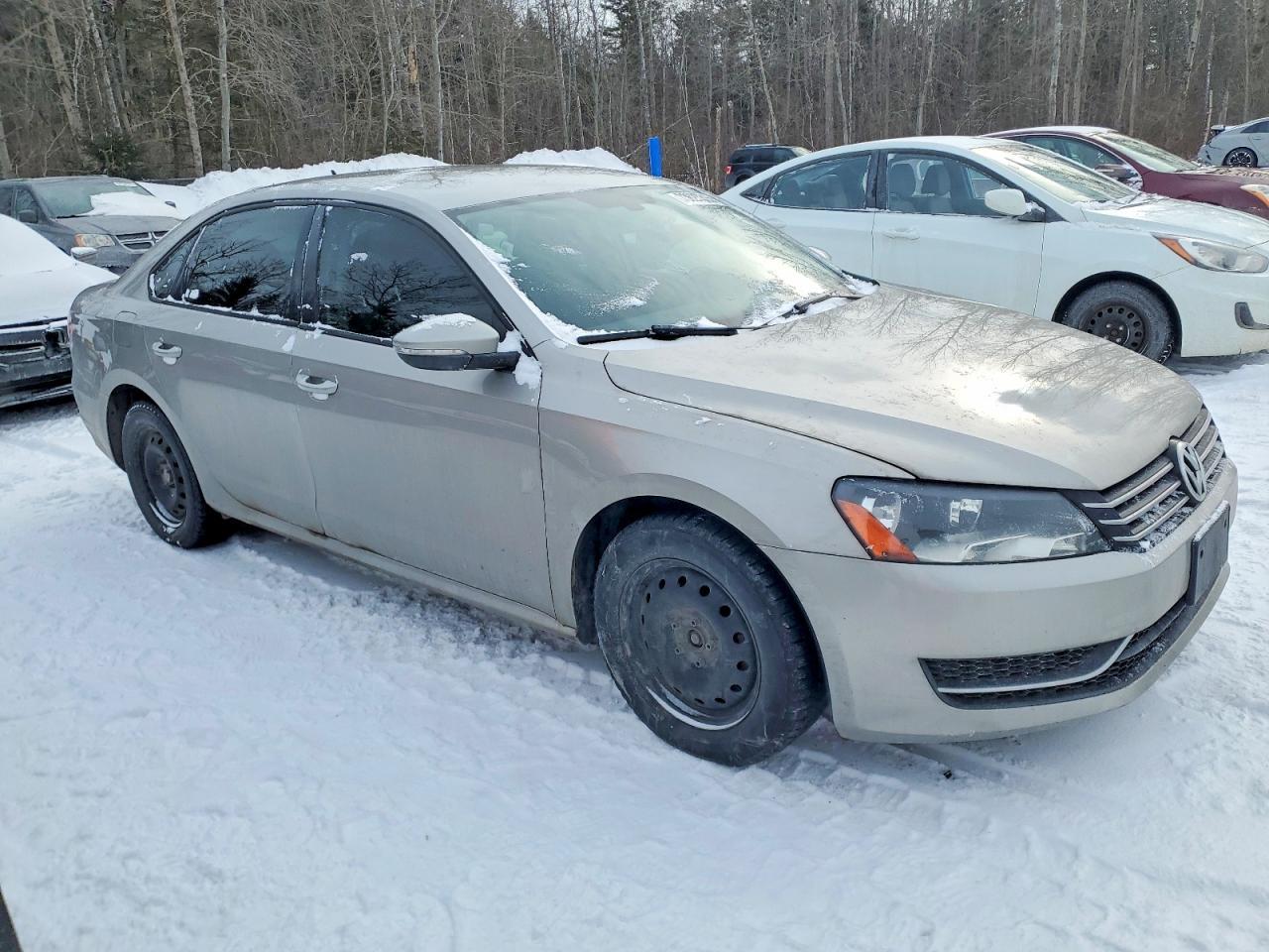 2012 VOLKSWAGEN Passat