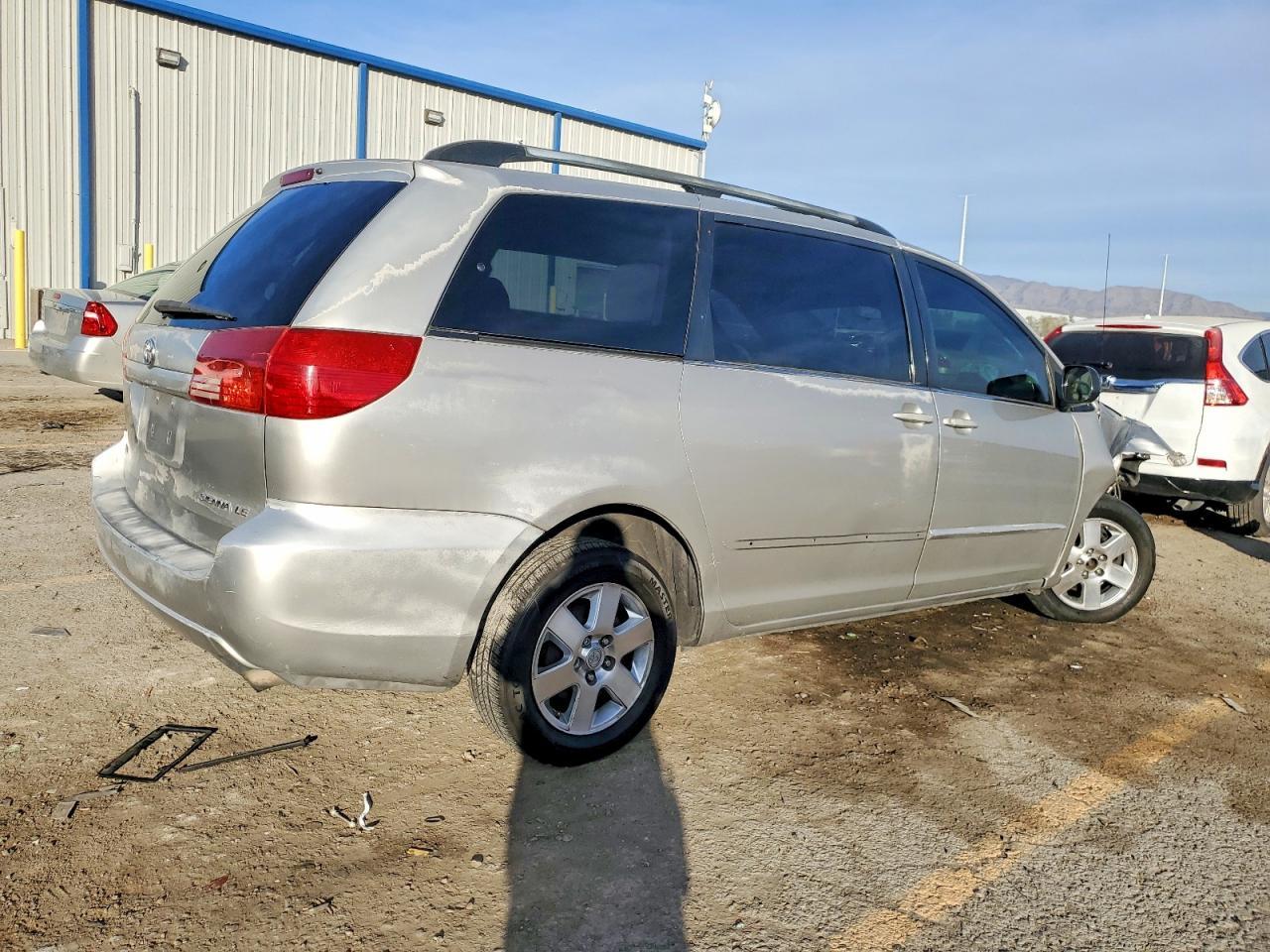 2004 TOYOTA SIENNA