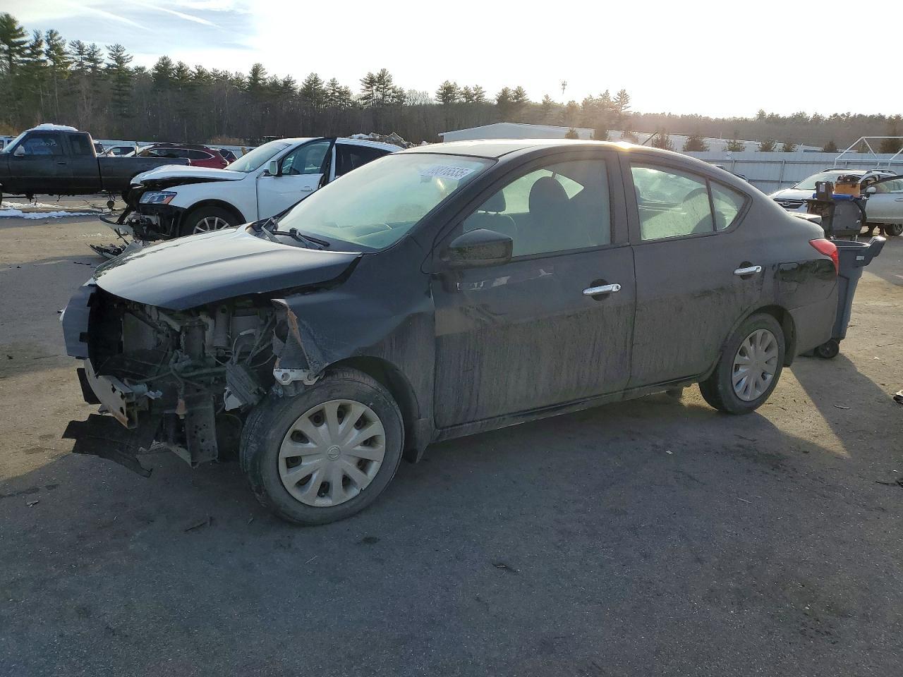 2015 NISSAN VERSA
