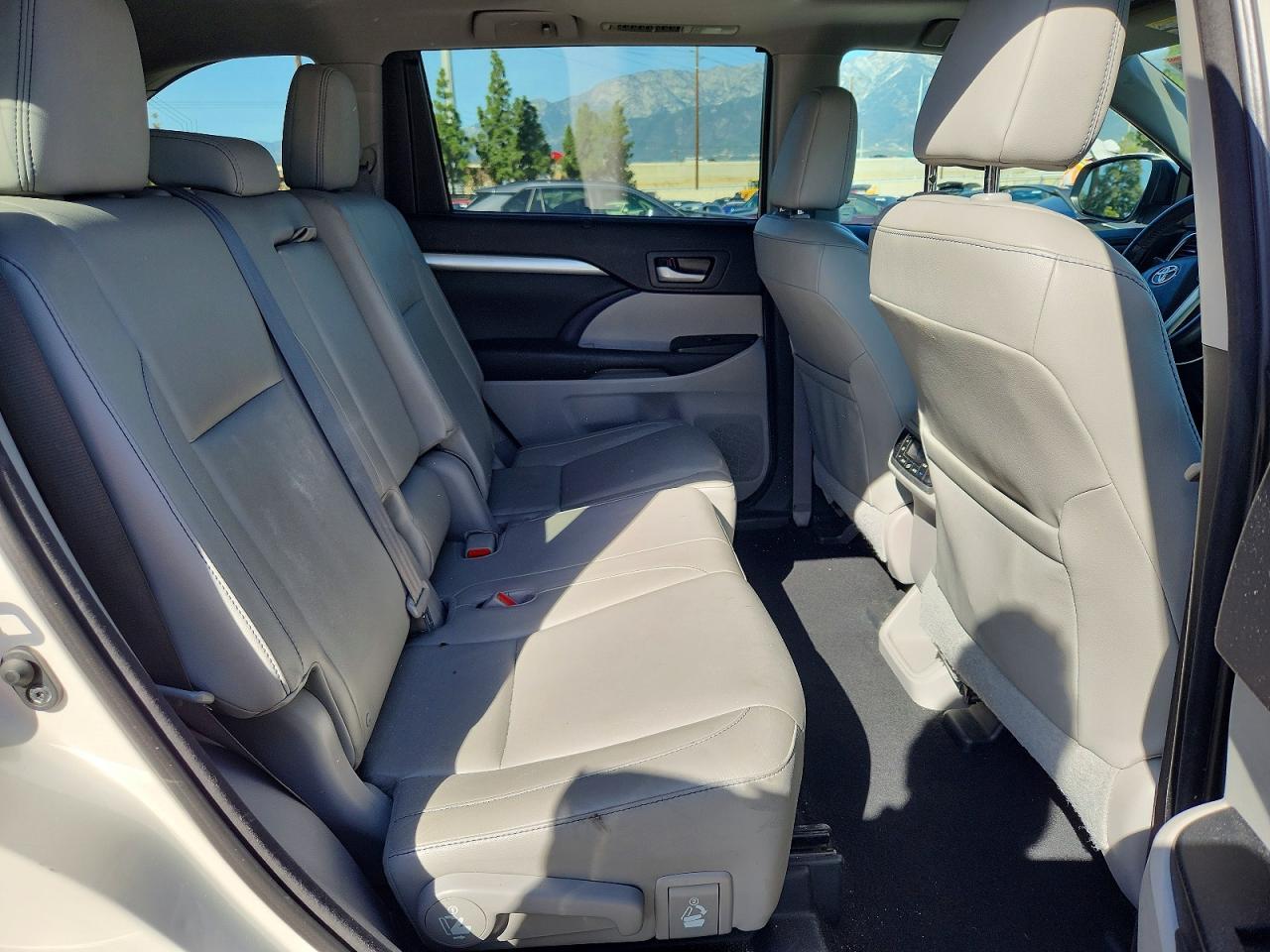 2016 TOYOTA HIGHLANDER