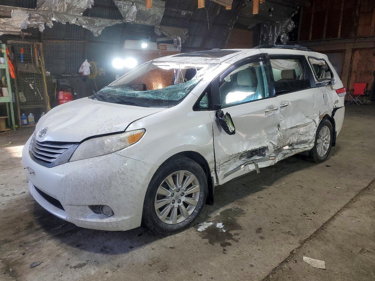 2014 TOYOTA SIENNA