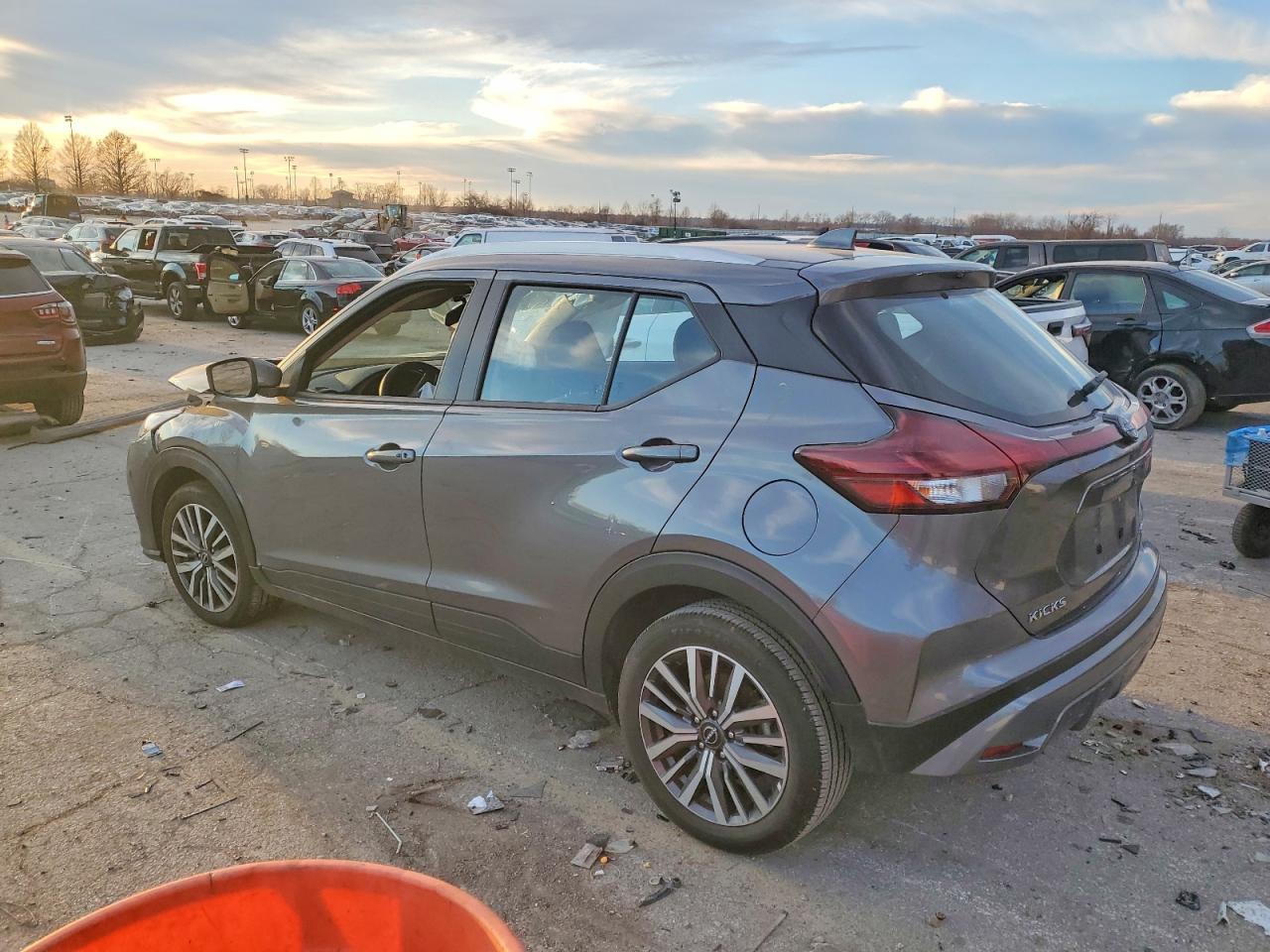 2024 NISSAN KICKS