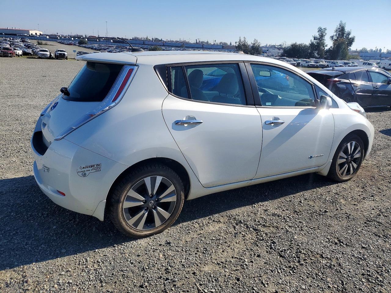 2017 NISSAN LEAF