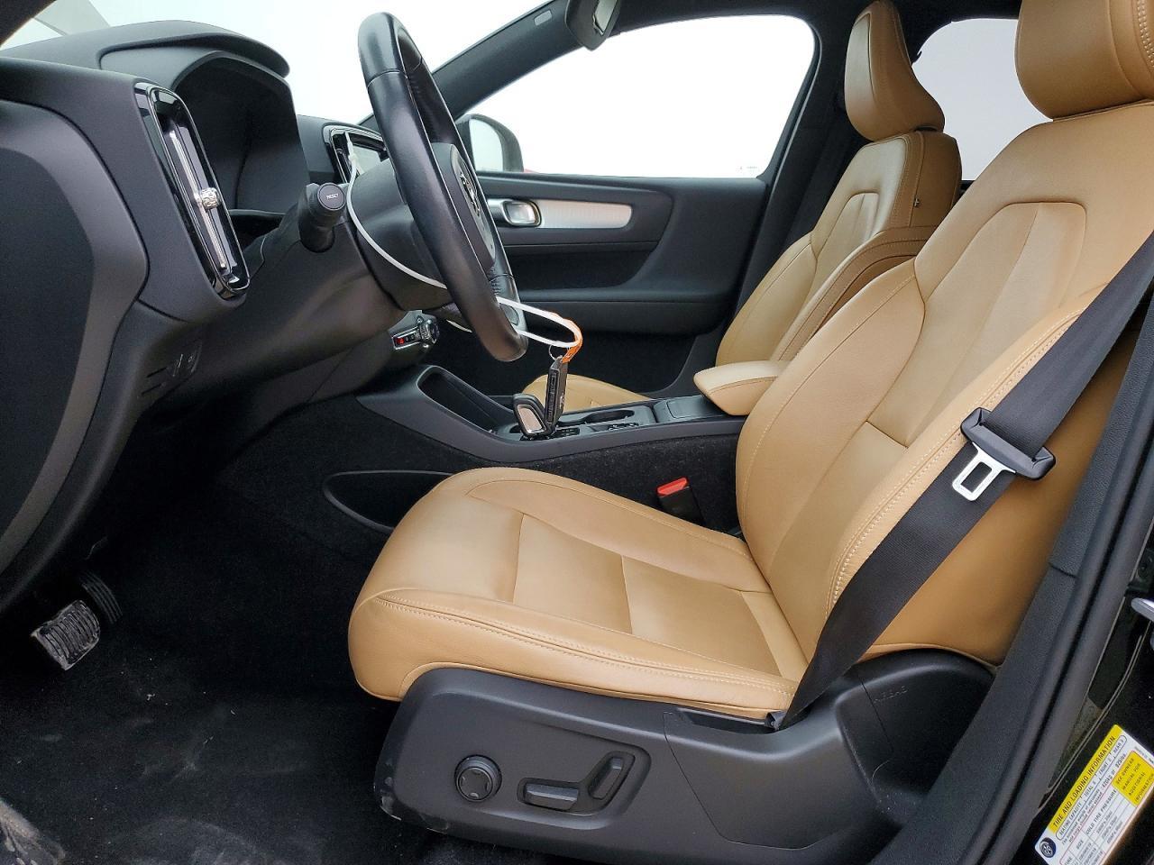 2019 VOLVO XC40