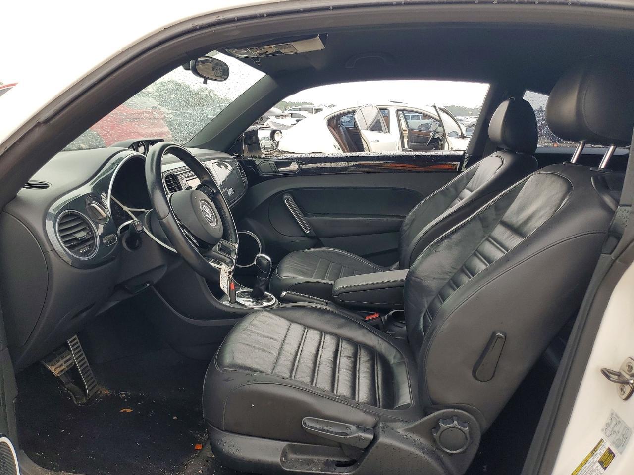 2012 VOLKSWAGEN Beetle