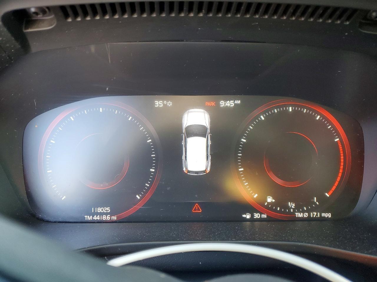 2020 VOLVO XC40