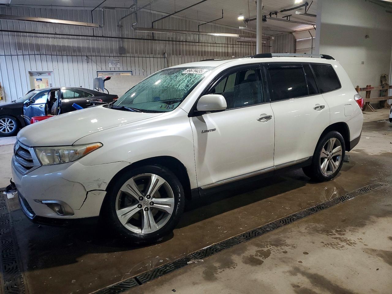2013 TOYOTA HIGHLANDER