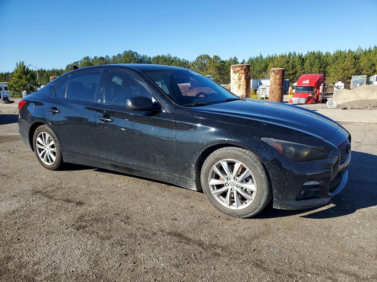 2015 INFINITI Q50