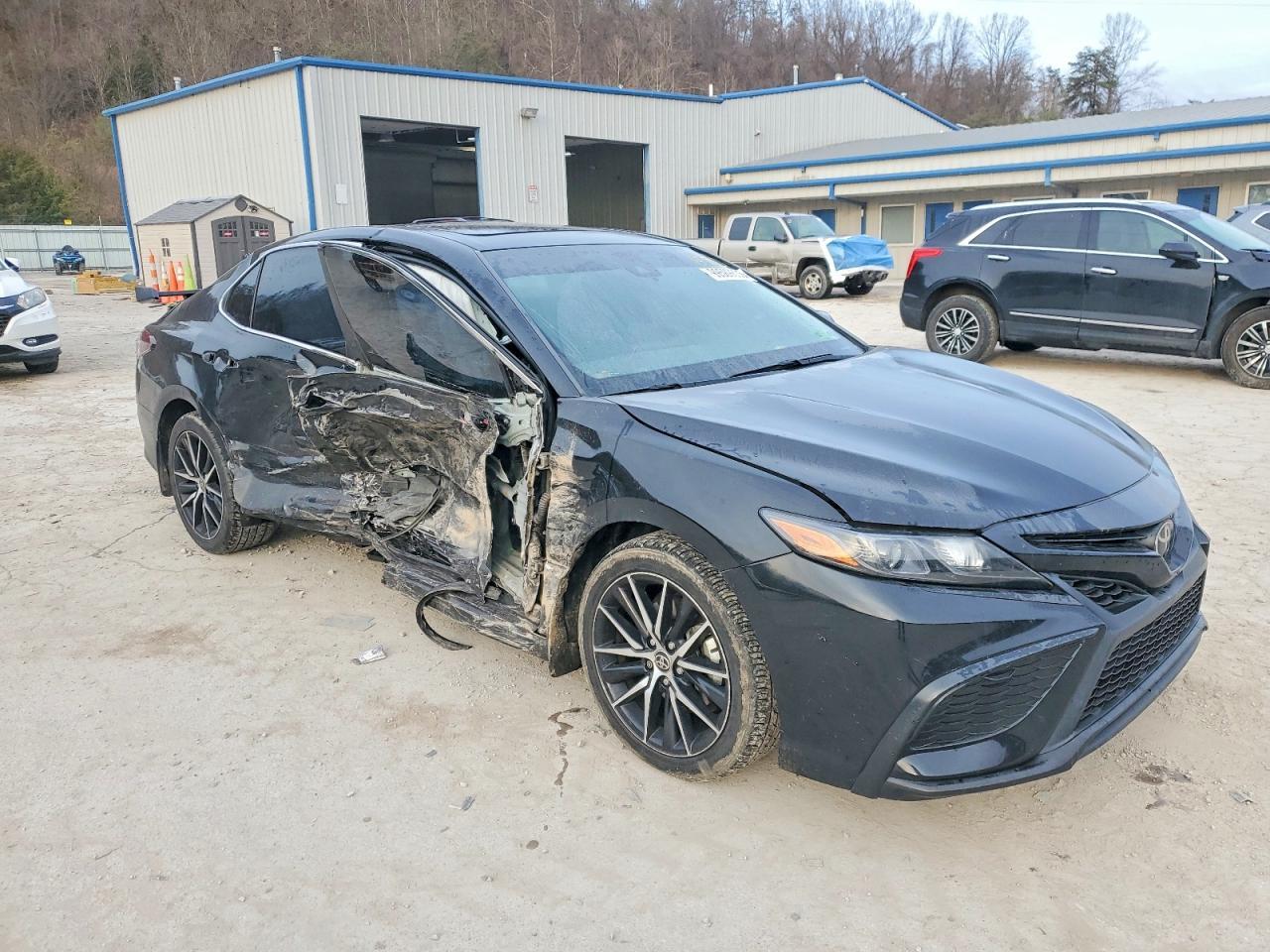 2022 TOYOTA CAMRY