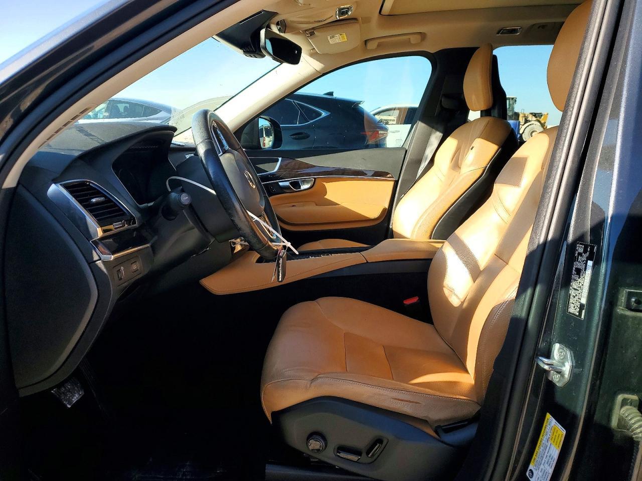 2016 VOLVO XC90