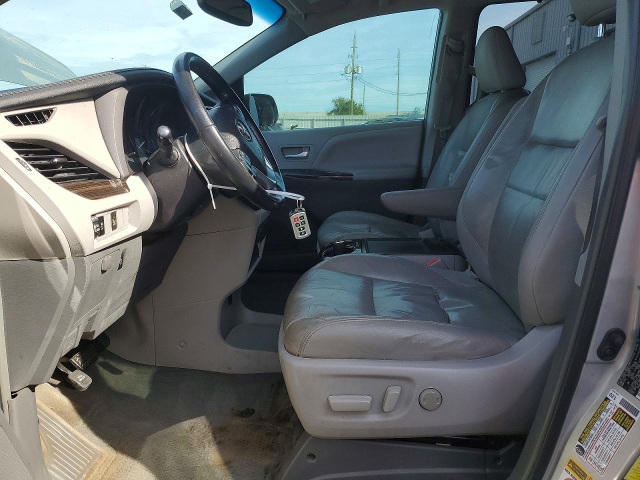 2015 TOYOTA SIENNA