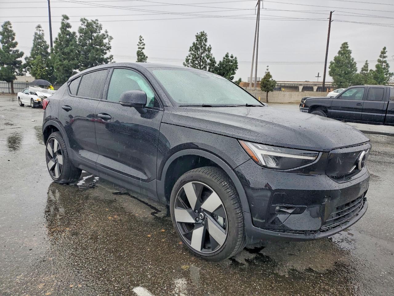 2024 VOLVO C40
