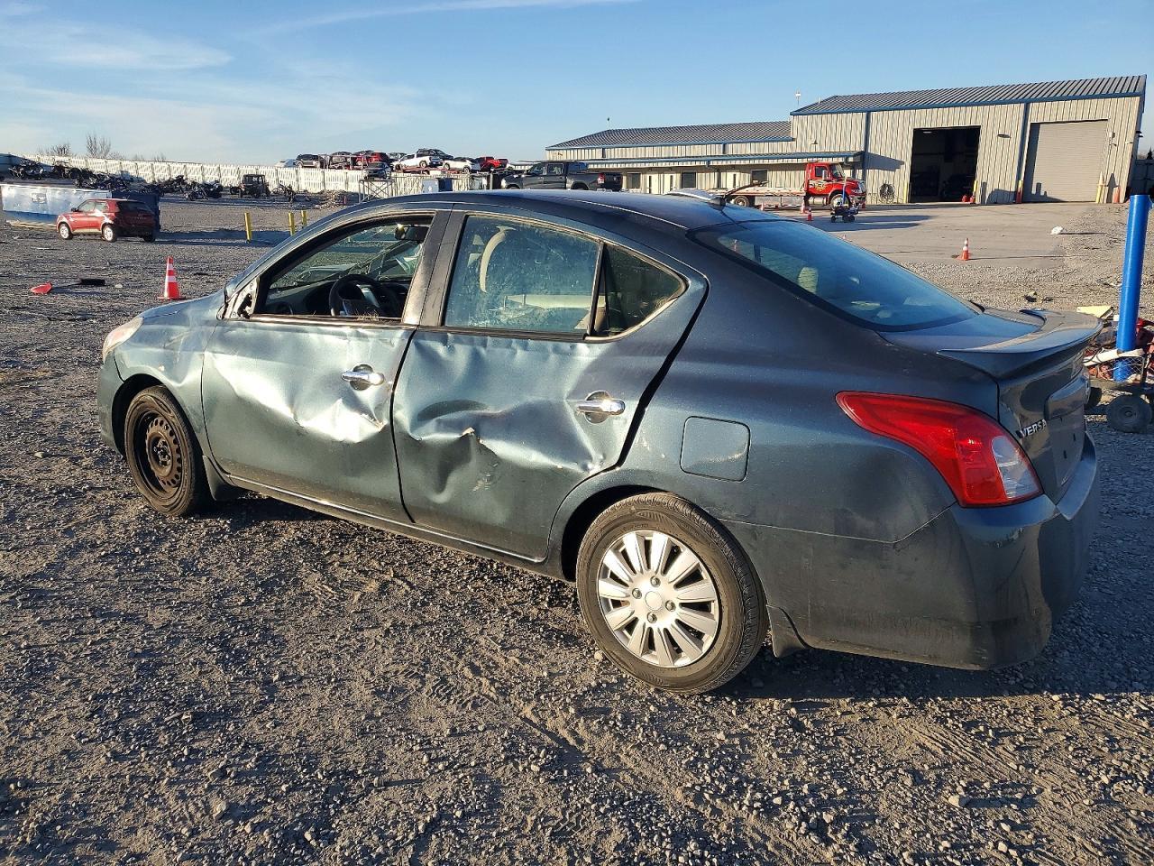 2016 NISSAN VERSA