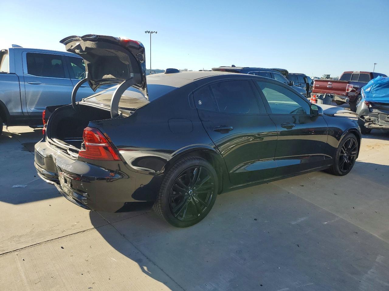 2024 VOLVO S60