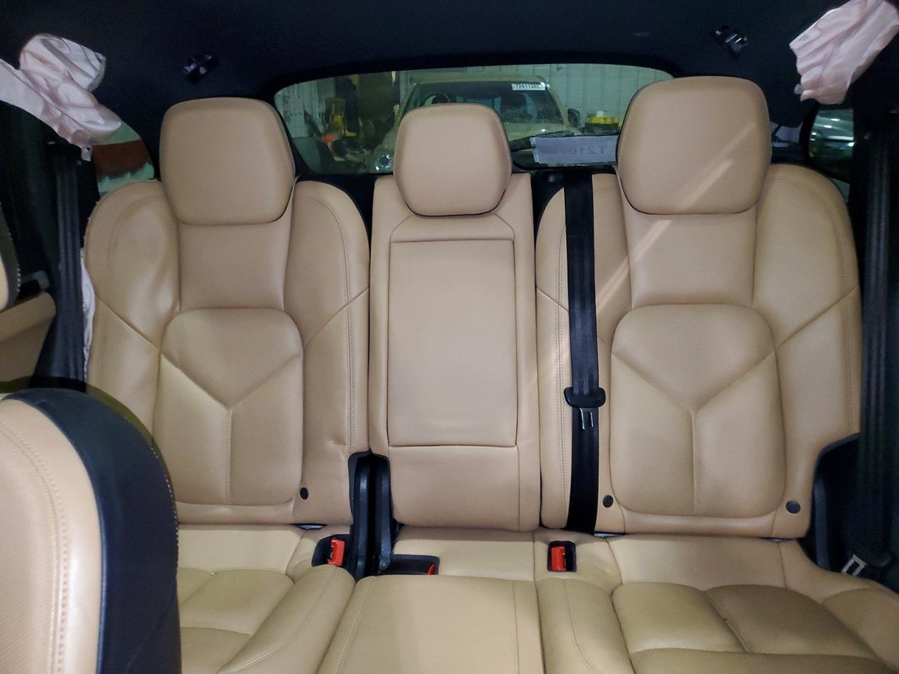 2016 PORSCHE CAYENNE