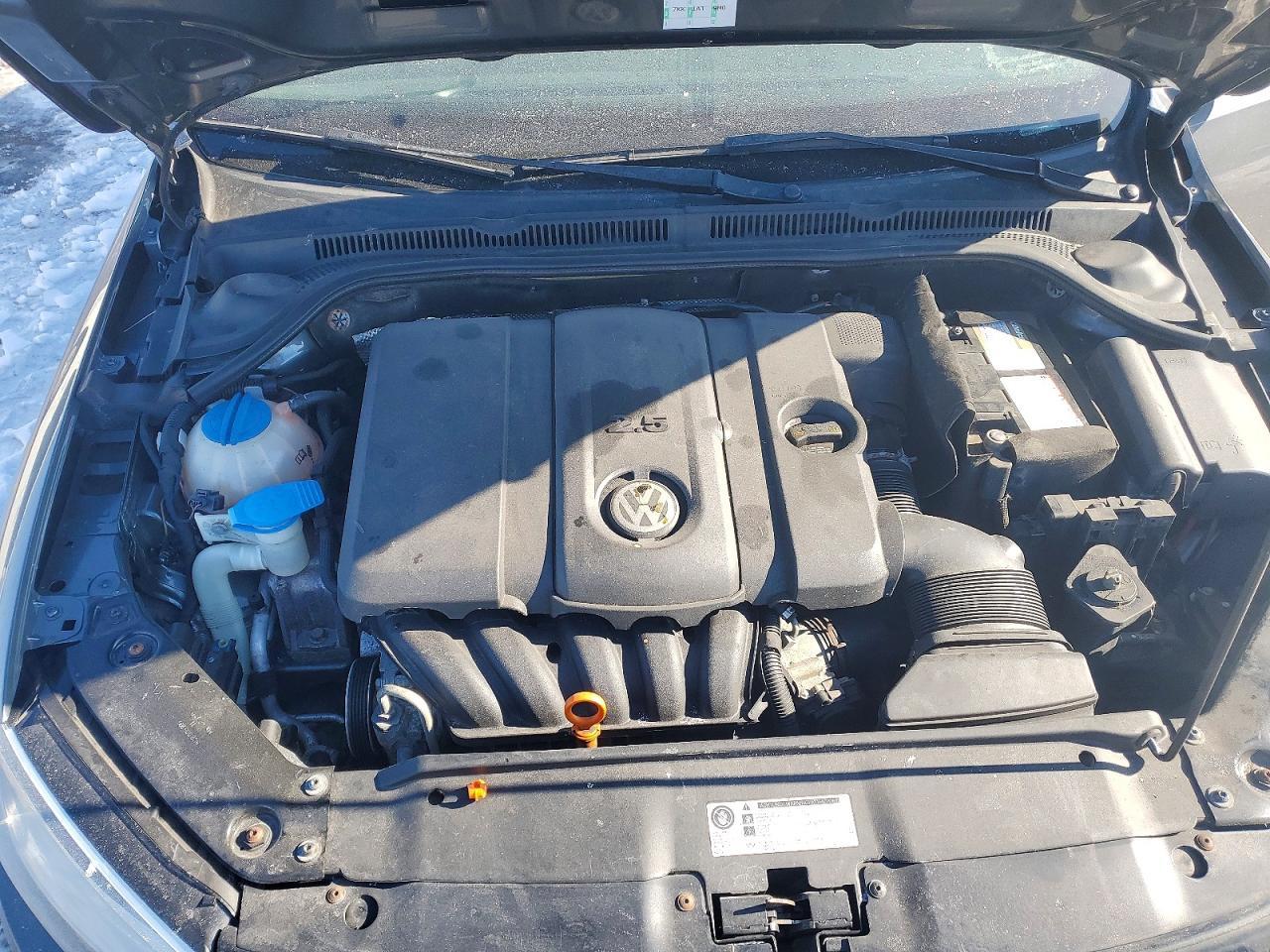 2011 VOLKSWAGEN JETTA
