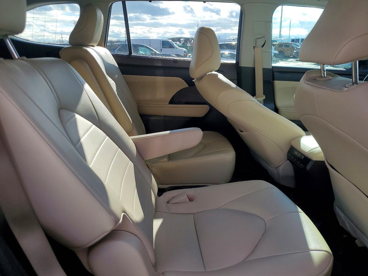 2022 TOYOTA HIGHLANDER
