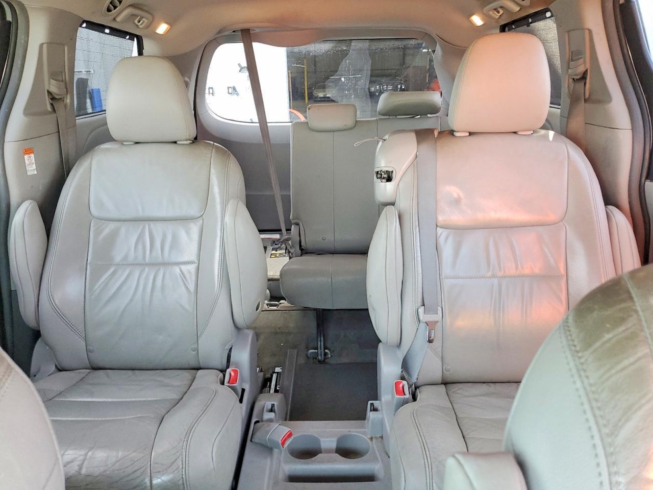 2015 TOYOTA SIENNA