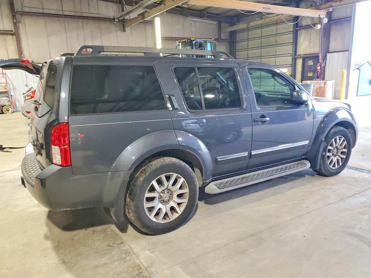 2011 NISSAN PATHFINDER