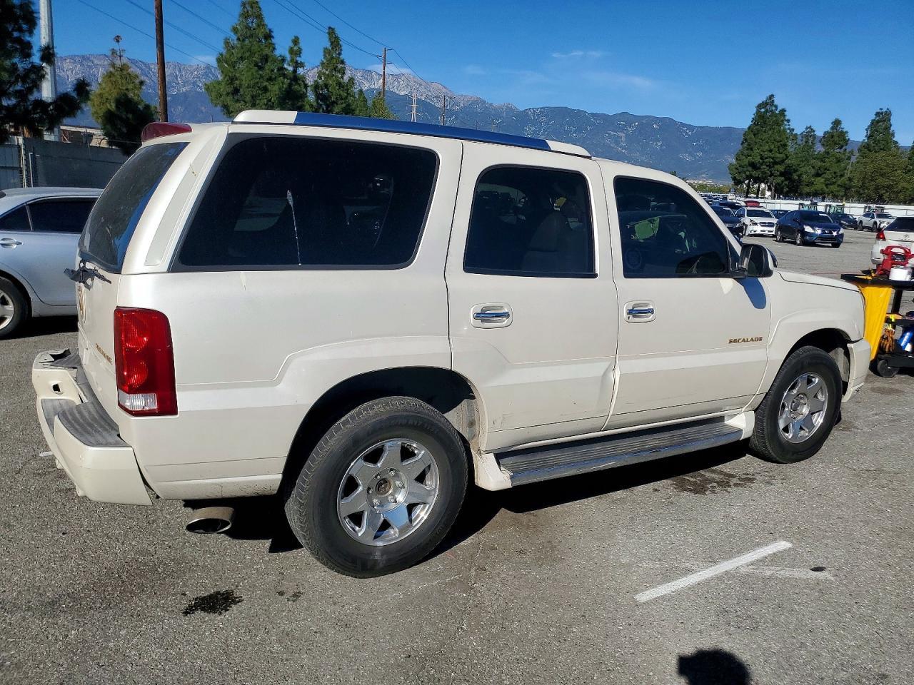 2002 CADILLAC ESCALADE