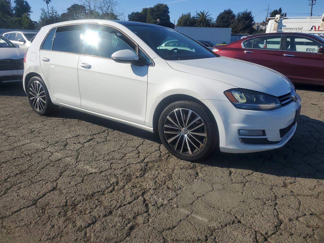 2015 VOLKSWAGEN GOLF