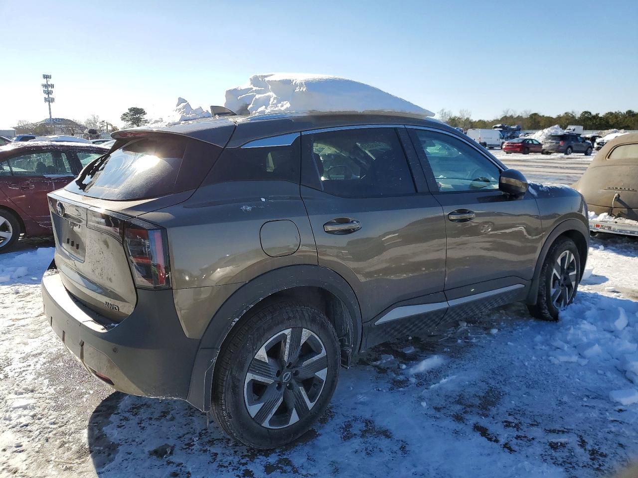 2025 NISSAN KICKS